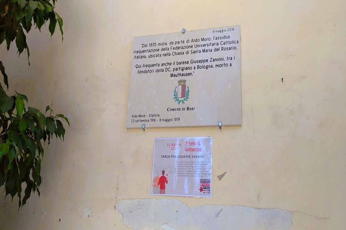 la targa dedicata a aldo moro e giuseppe zannini a bari