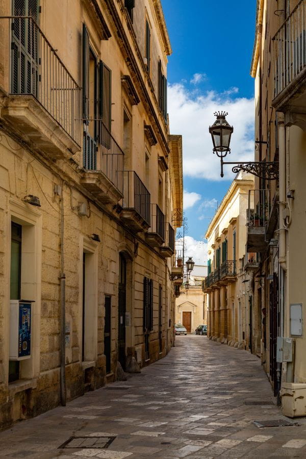 tra i vicoli di Bari Vecchia
