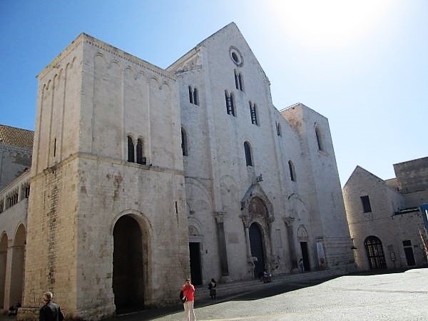 la basilica di san nicola di bari tra i luoghi della via nicolaiana a bari