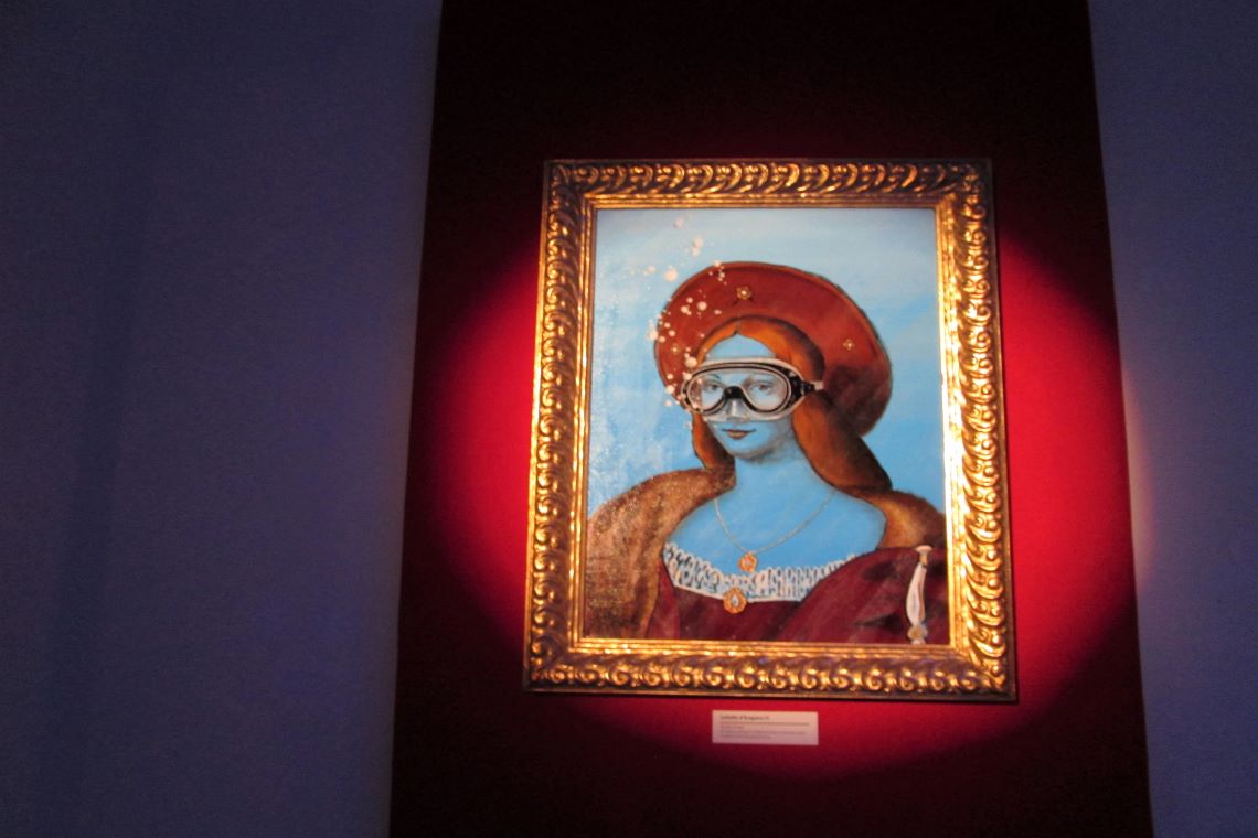 dipinto di blub raffigurante isabella d'aragona nella mostra a bari