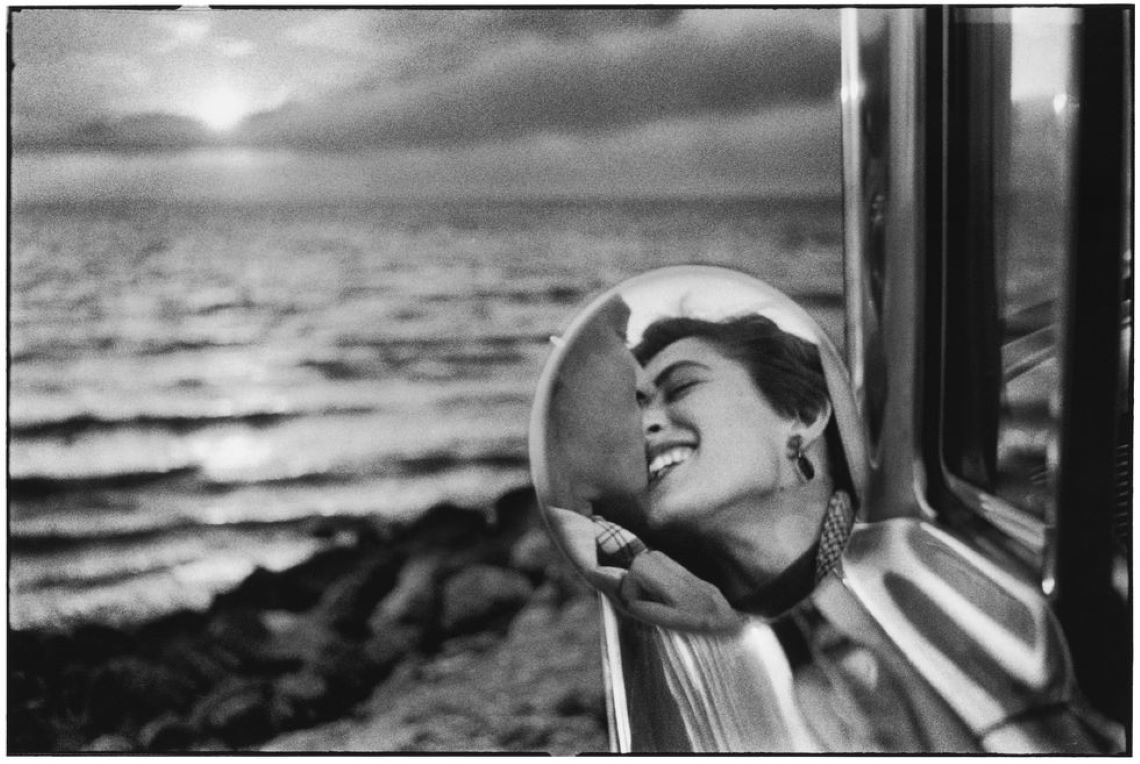 il famoso bacio fotografato da elliott erwitt