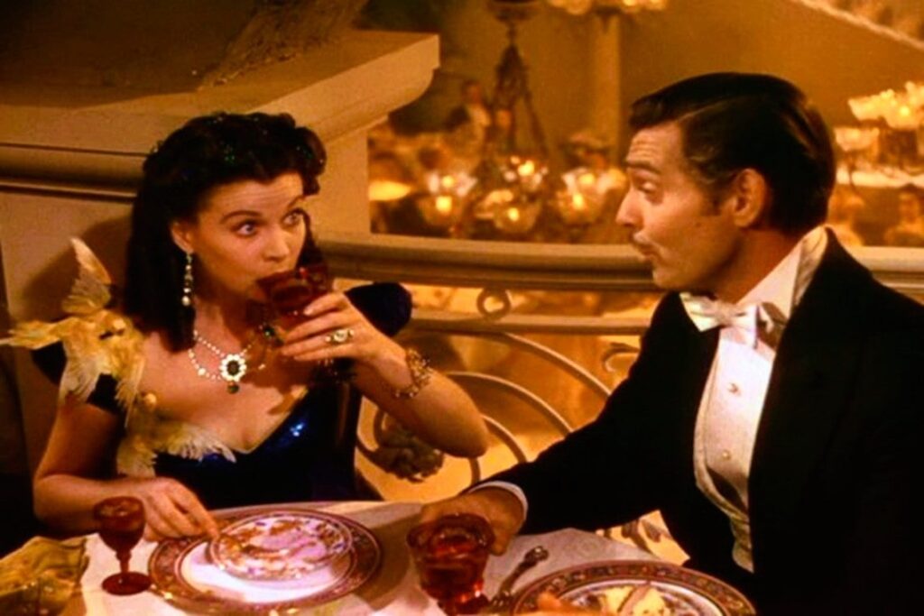 i gioielli fantasia sfoggiati dall'attrice vivien leigh in una delle scene di via col vento