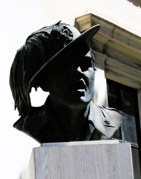 bari antifascista: un viaggio tra monumenti, pietre d'inciampo e storie di resistenza