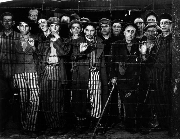 prigionieri ebrei nel campo di sterminio di buchenwald fotografati da margaret bourke white