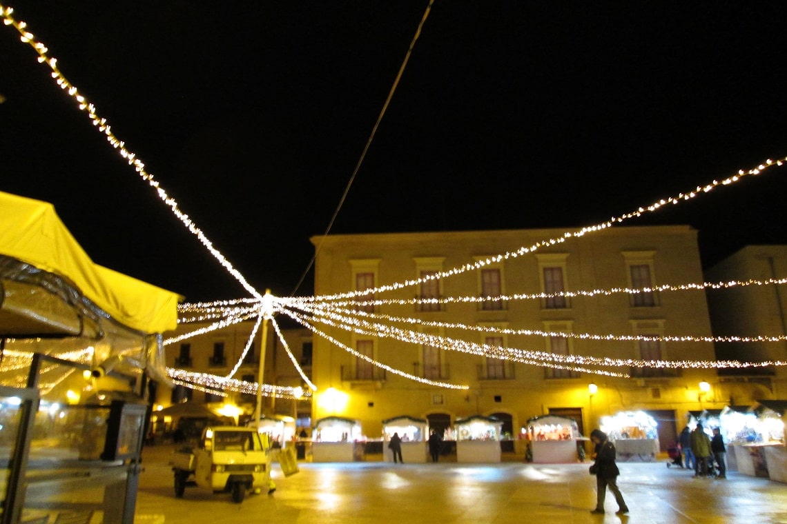a bari uno dei tanti mercatini natalizi della puglia