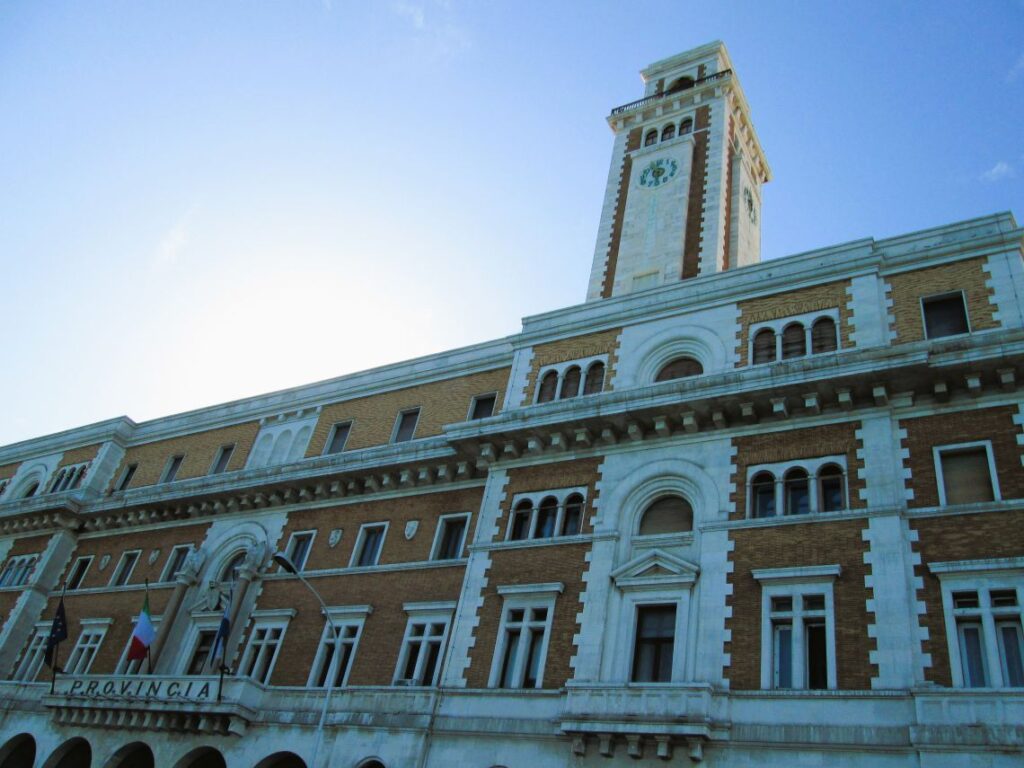 il palazzo della provincia sede della pinacoteca corrado giaquinto di bari