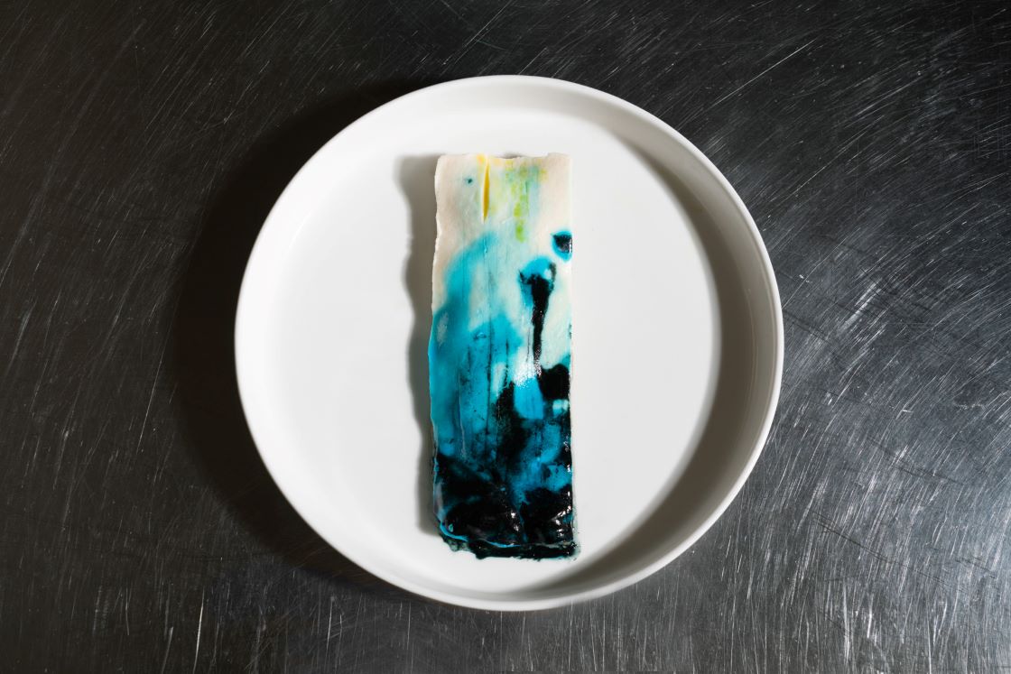 piatto ispirato all'arte contemporanea di lev khesin