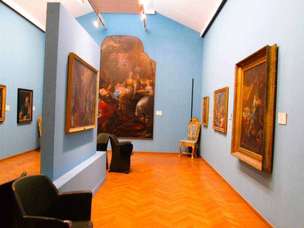 una delle sale della pinacoteca corrado giiaquinto di bari