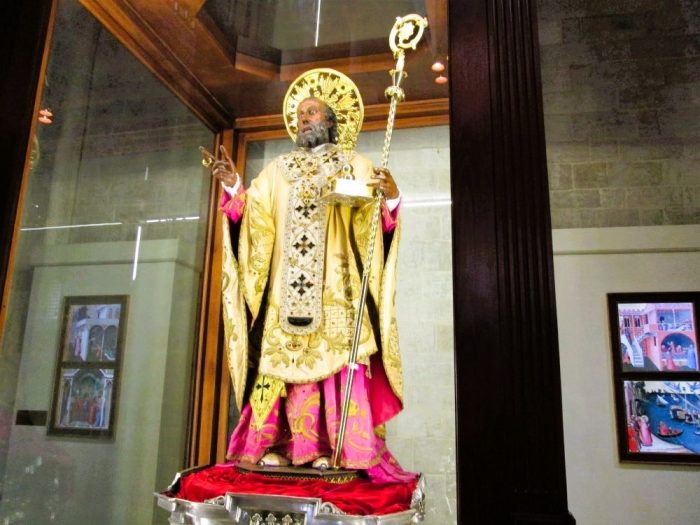 Statua Di San Nicola Di Bari