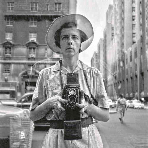 la fotografa vivian maier in un autoscatto