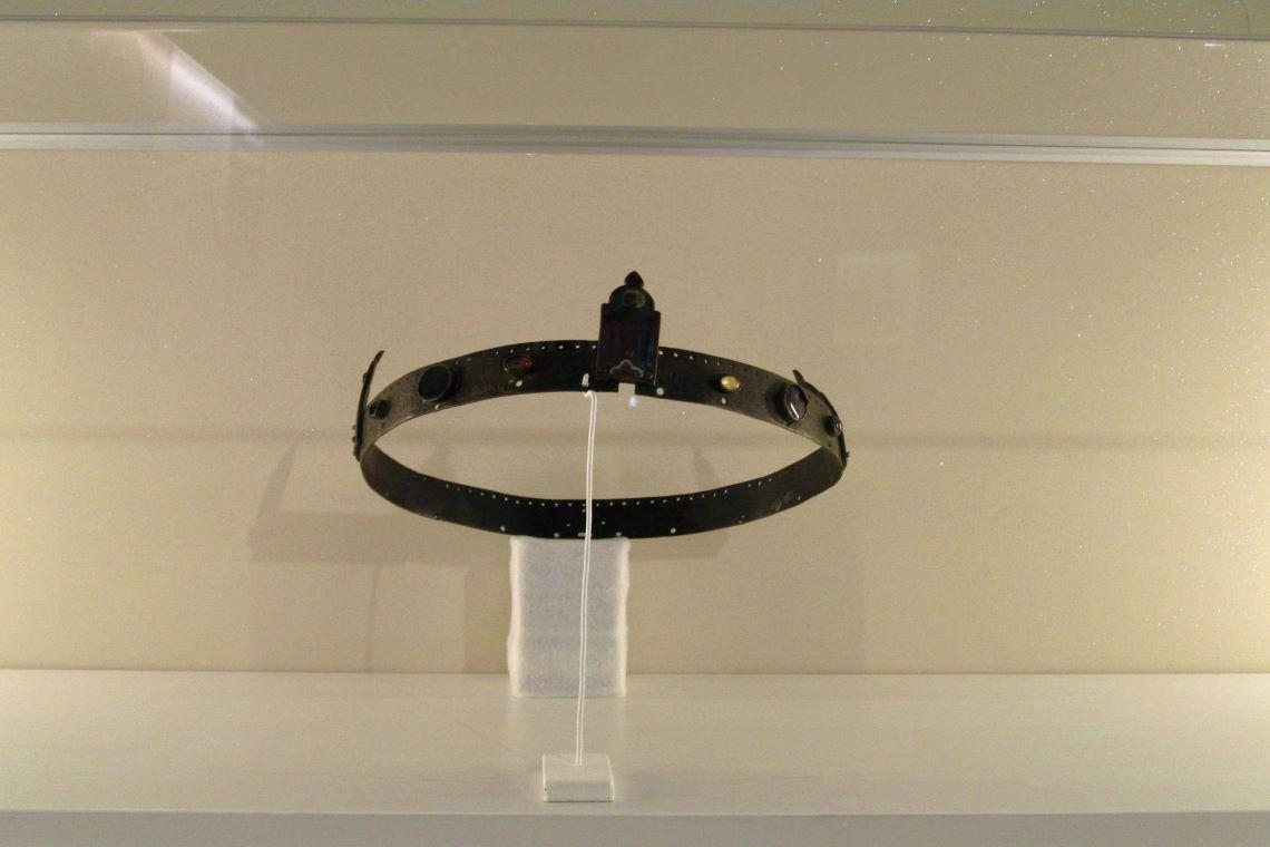 corona di epoca normanna conservata nel museo nicolaiano di bari